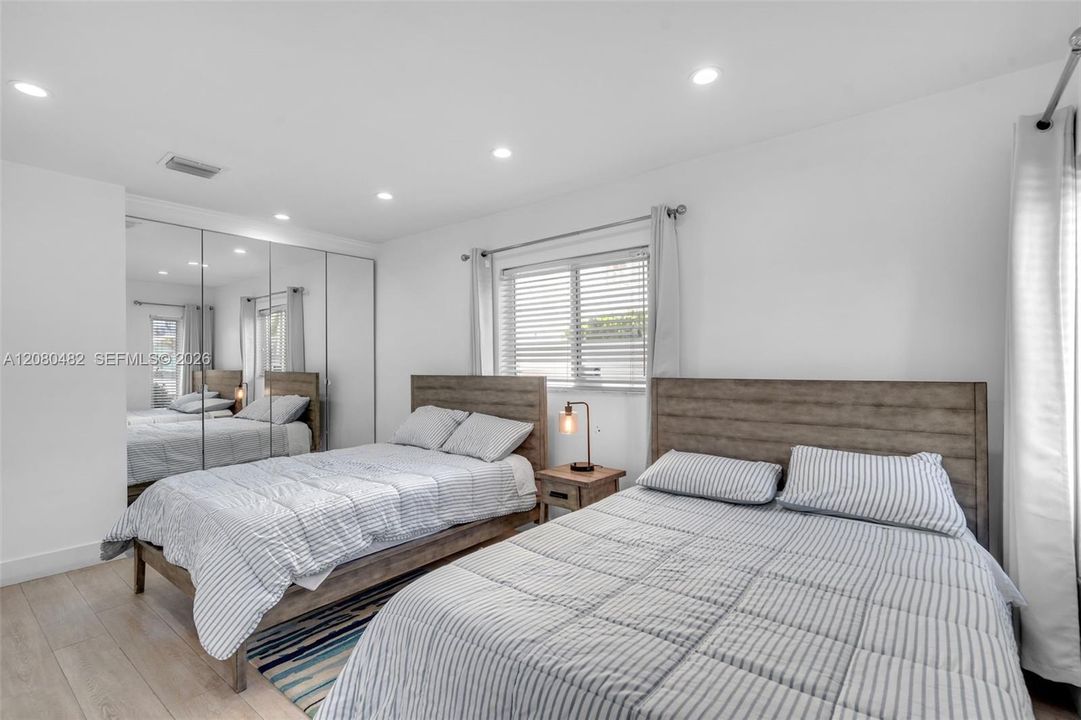 For Rent: $5,999 (3 beds, 2 baths, 1733 Square Feet)