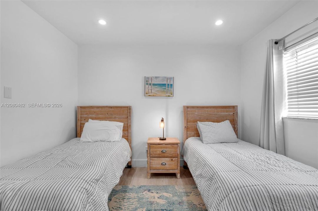 For Rent: $5,999 (3 beds, 2 baths, 1733 Square Feet)