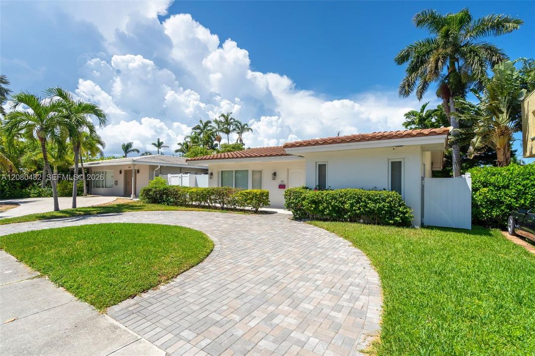 For Rent: $5,999 (3 beds, 2 baths, 1733 Square Feet)