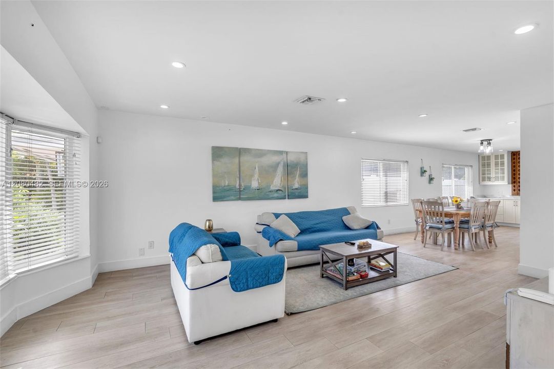 For Rent: $5,999 (3 beds, 2 baths, 1733 Square Feet)