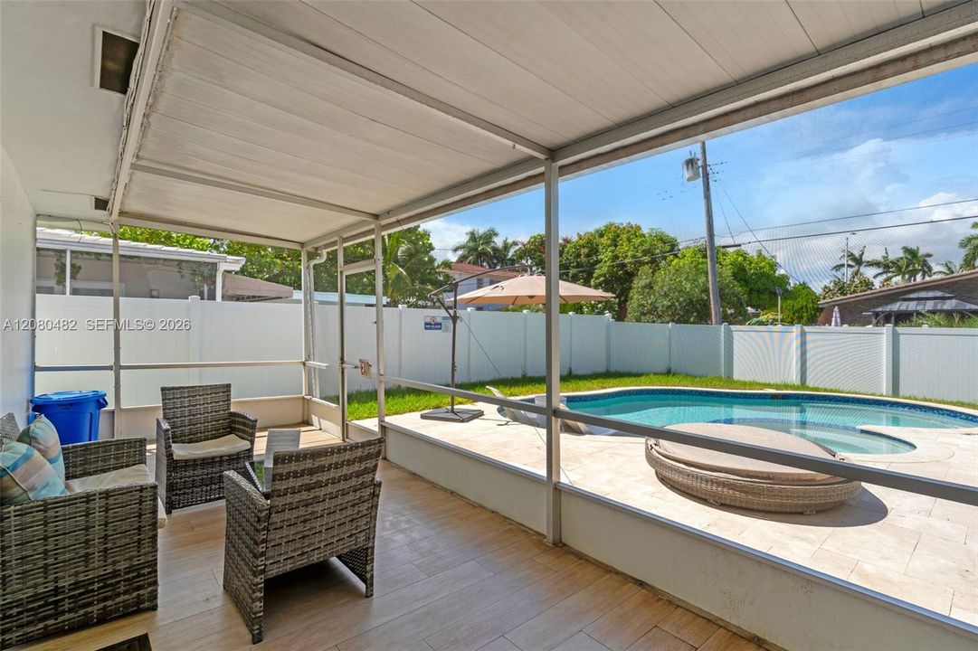 For Rent: $5,999 (3 beds, 2 baths, 1733 Square Feet)