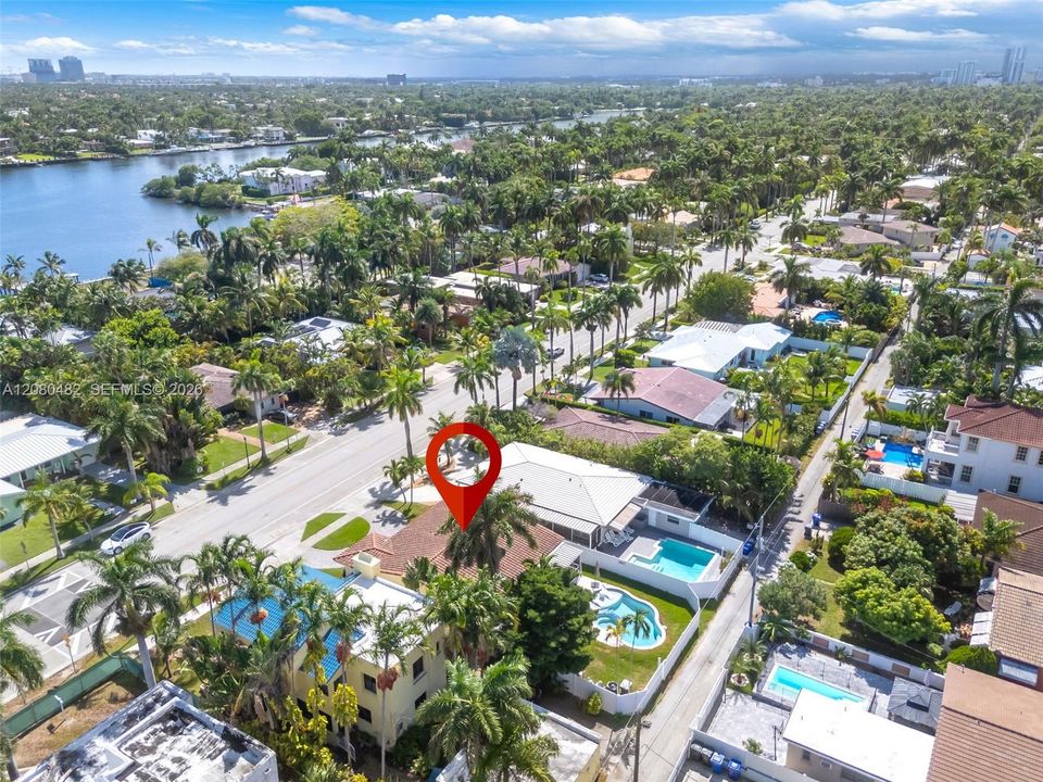 For Rent: $5,999 (3 beds, 2 baths, 1733 Square Feet)