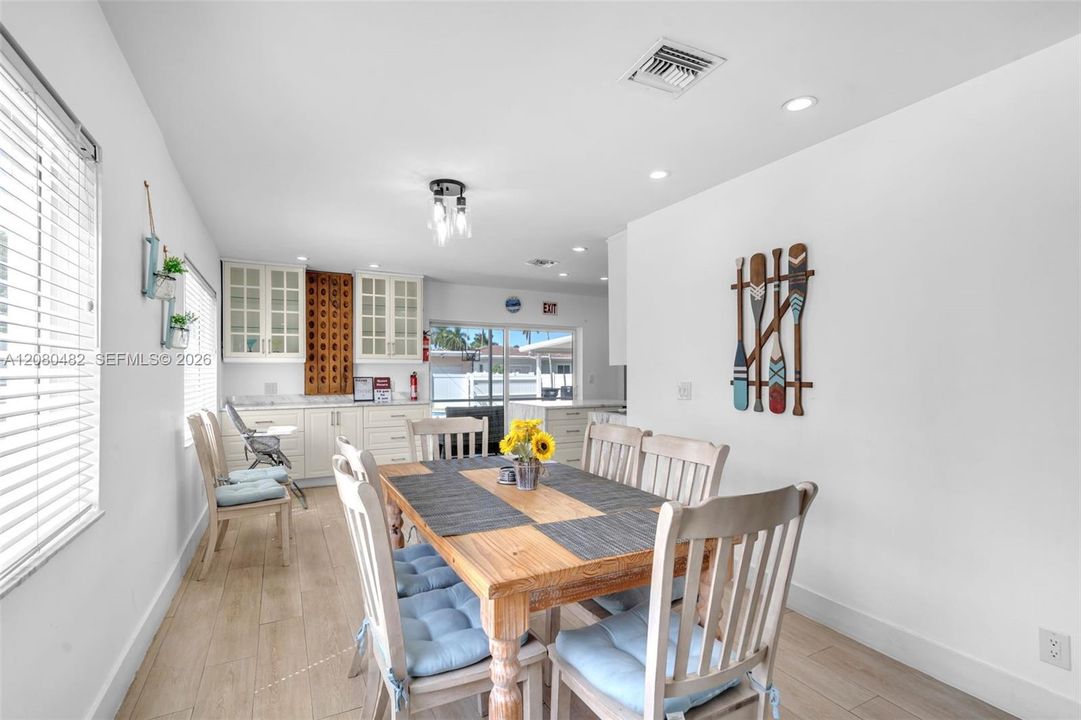 For Rent: $5,999 (3 beds, 2 baths, 1733 Square Feet)