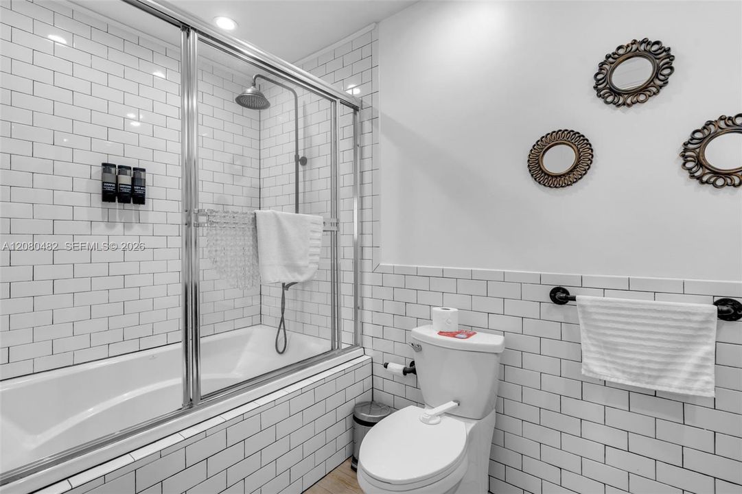 For Rent: $5,999 (3 beds, 2 baths, 1733 Square Feet)