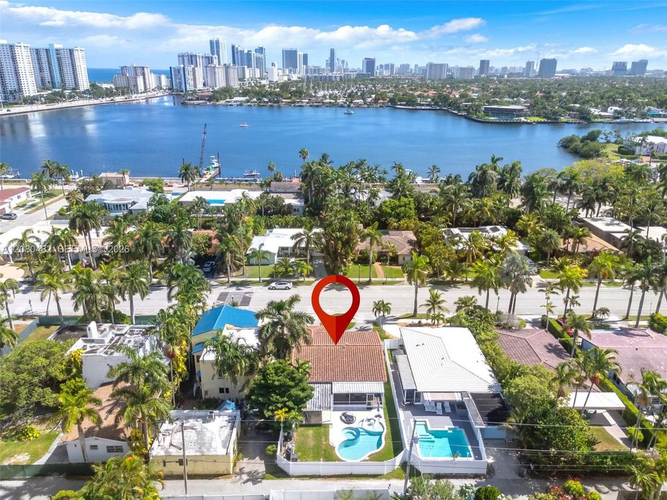 For Rent: $5,999 (3 beds, 2 baths, 1733 Square Feet)