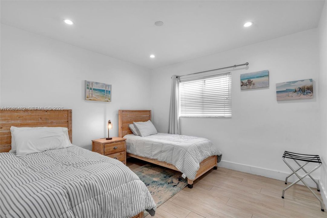 For Rent: $5,999 (3 beds, 2 baths, 1733 Square Feet)