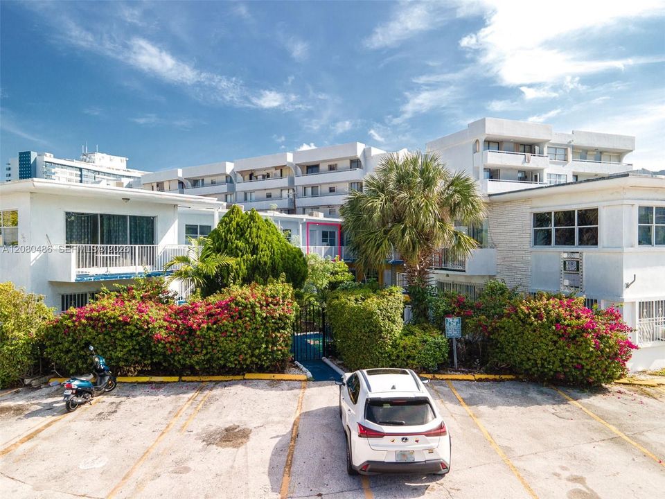 For Rent: $1,700 (1 beds, 1 baths, 850 Square Feet)