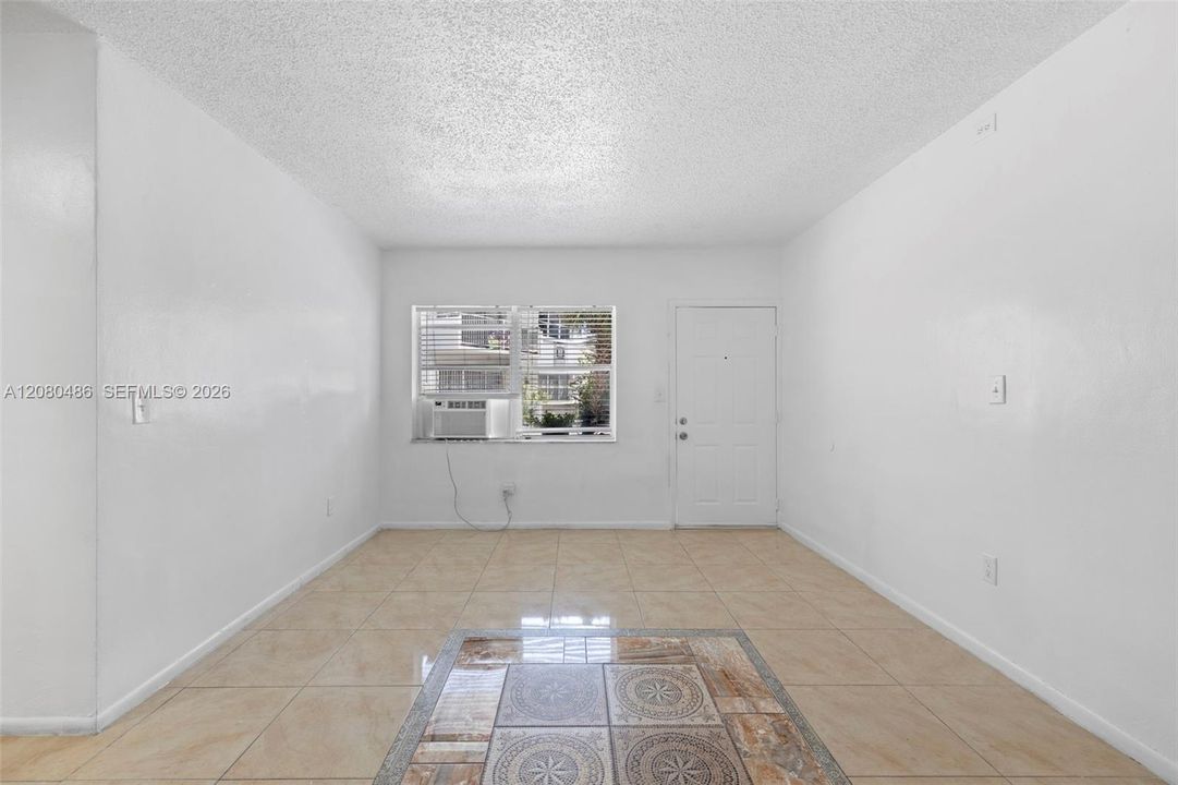 For Rent: $1,700 (1 beds, 1 baths, 850 Square Feet)