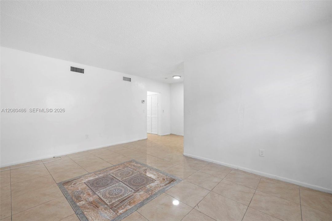 For Rent: $1,700 (1 beds, 1 baths, 850 Square Feet)