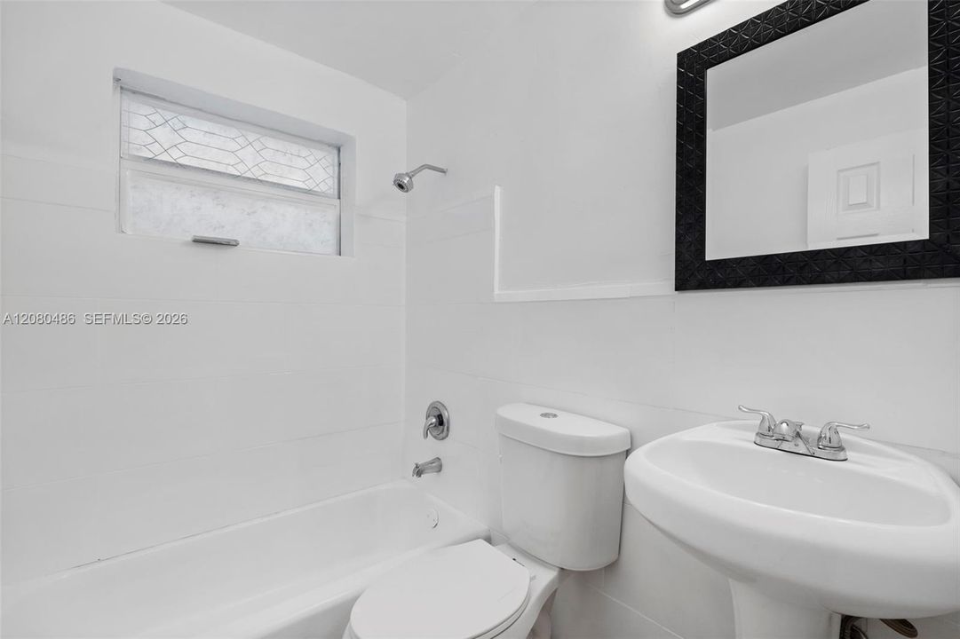 For Rent: $1,700 (1 beds, 1 baths, 850 Square Feet)