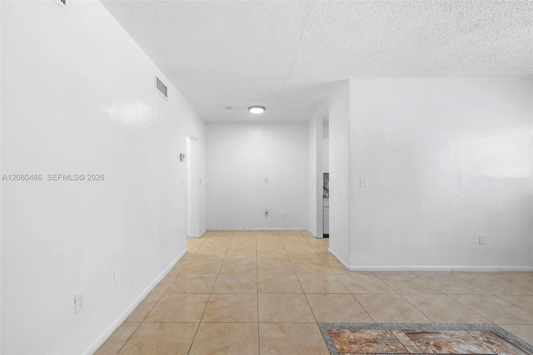 For Rent: $1,700 (1 beds, 1 baths, 850 Square Feet)