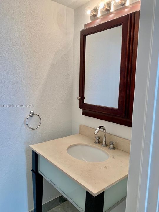 For Rent: $2,500 (1 beds, 1 baths, 677 Square Feet)