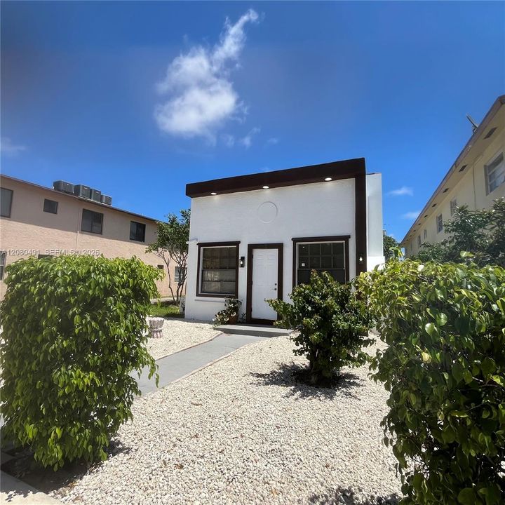 В аренду: $2,450 (2 спален, 2 ванн, 885 Квадратных фут)