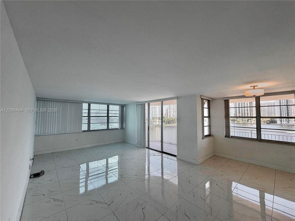 В аренду: $3,350 (2 спален, 2 ванн, 1605 Квадратных фут)