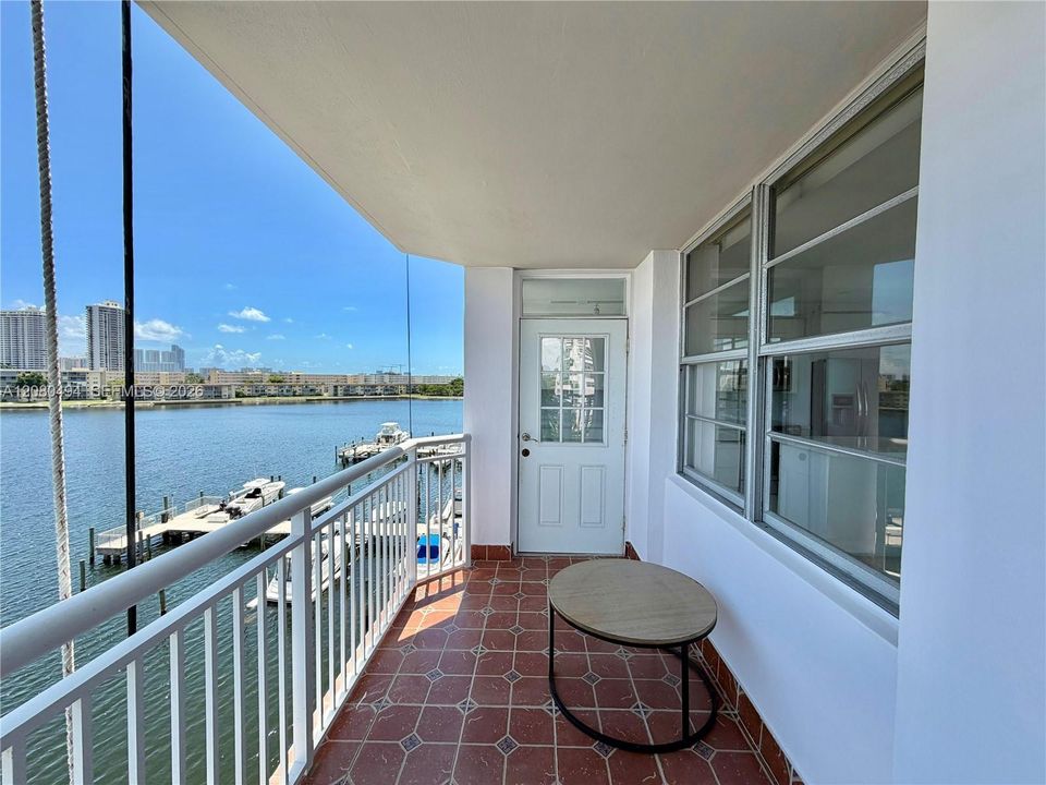 В аренду: $3,350 (2 спален, 2 ванн, 1605 Квадратных фут)