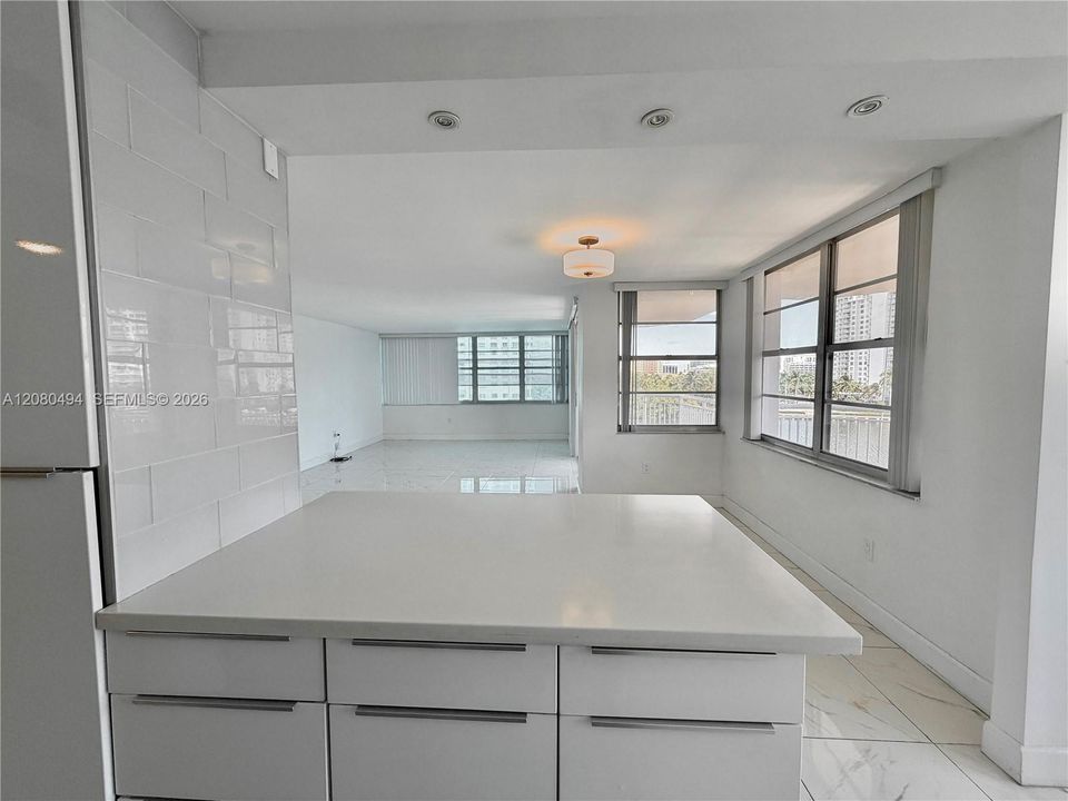 В аренду: $3,350 (2 спален, 2 ванн, 1605 Квадратных фут)