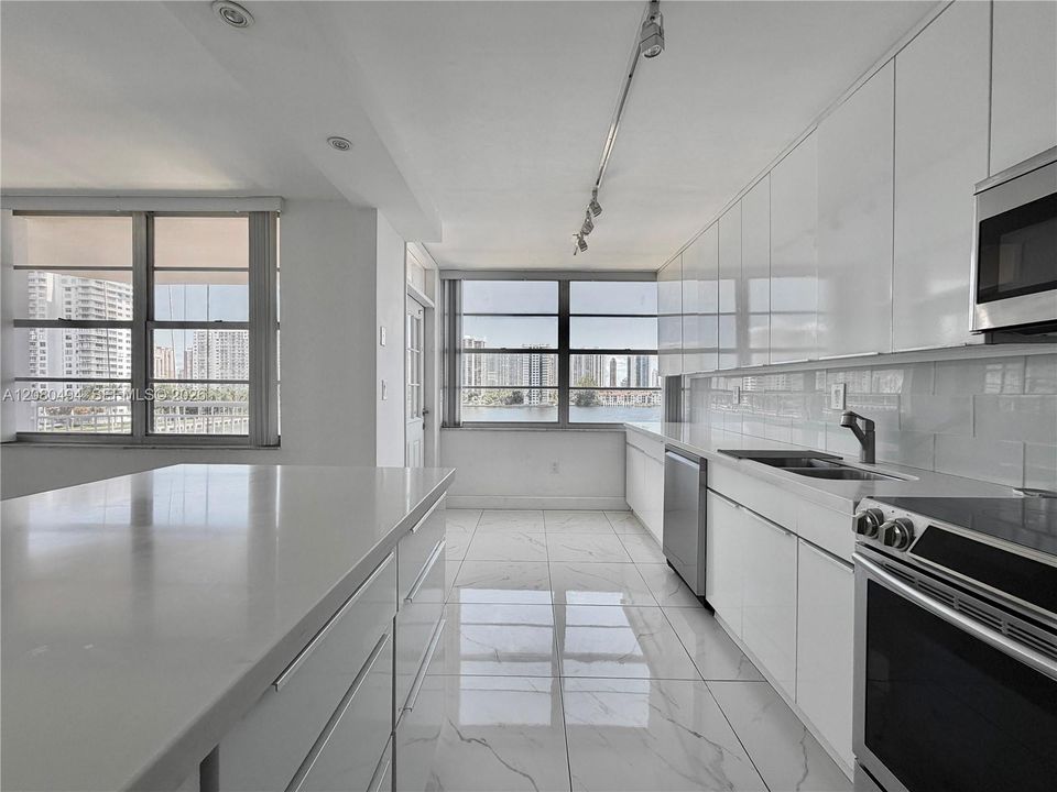 В аренду: $3,350 (2 спален, 2 ванн, 1605 Квадратных фут)