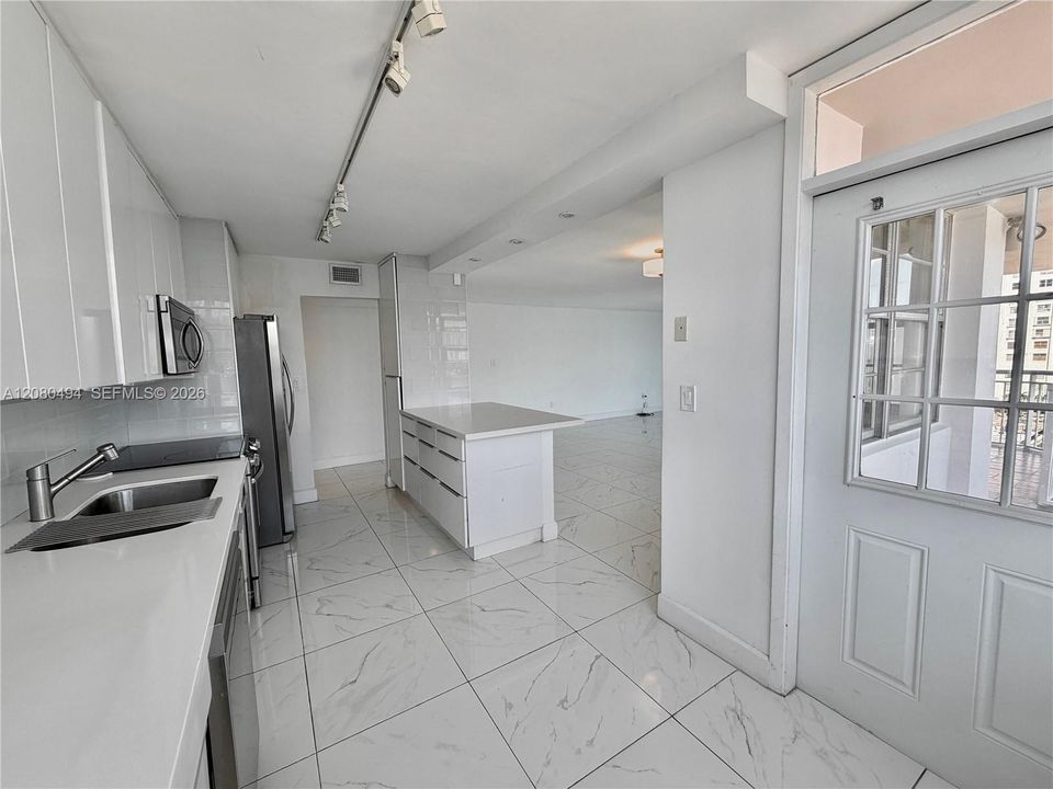 В аренду: $3,350 (2 спален, 2 ванн, 1605 Квадратных фут)