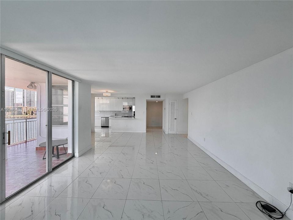 В аренду: $3,350 (2 спален, 2 ванн, 1605 Квадратных фут)