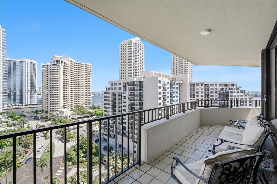 En Venta: $1,050,000 (3 camas, 3 baños, 1890 Pies cuadrados)