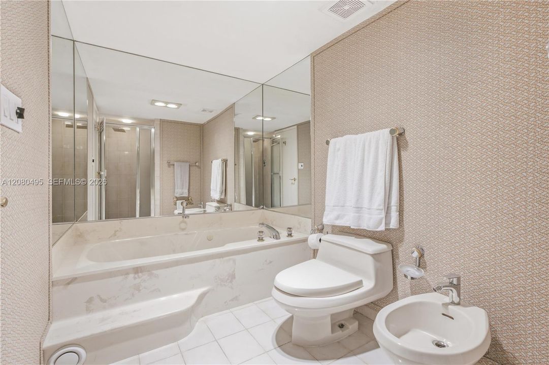 En Venta: $1,050,000 (3 camas, 3 baños, 1890 Pies cuadrados)