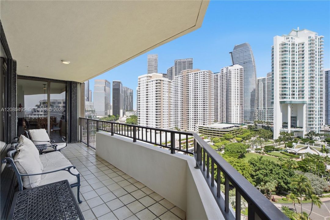 En Venta: $1,050,000 (3 camas, 3 baños, 1890 Pies cuadrados)