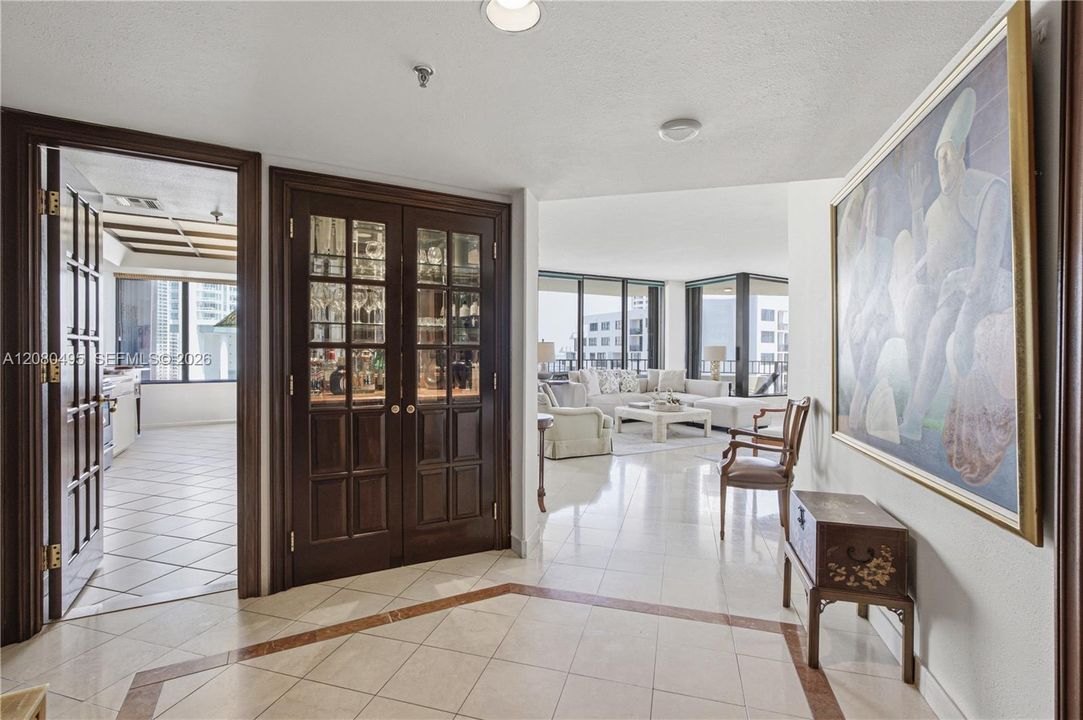 En Venta: $1,050,000 (3 camas, 3 baños, 1890 Pies cuadrados)