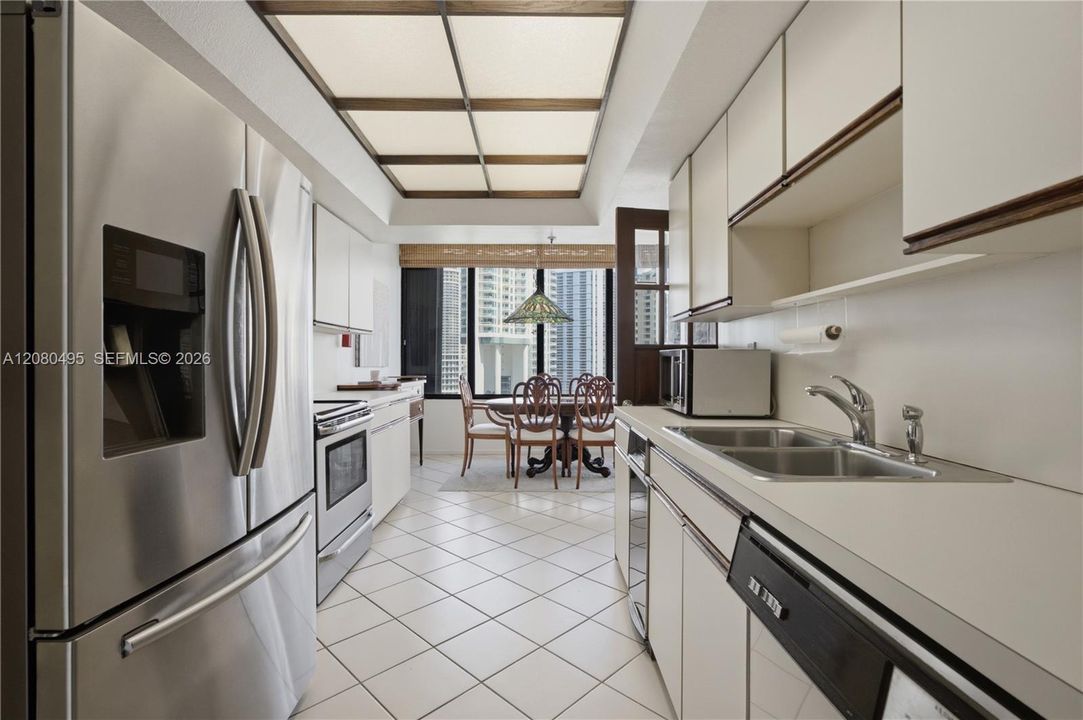 En Venta: $1,050,000 (3 camas, 3 baños, 1890 Pies cuadrados)