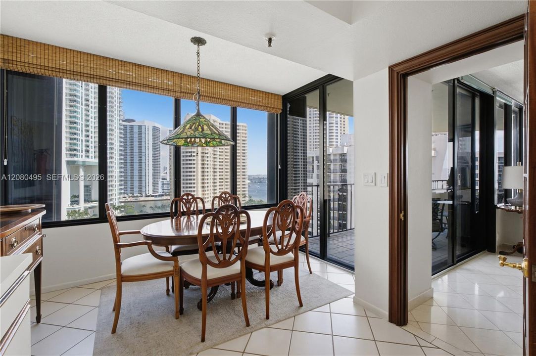 En Venta: $1,050,000 (3 camas, 3 baños, 1890 Pies cuadrados)