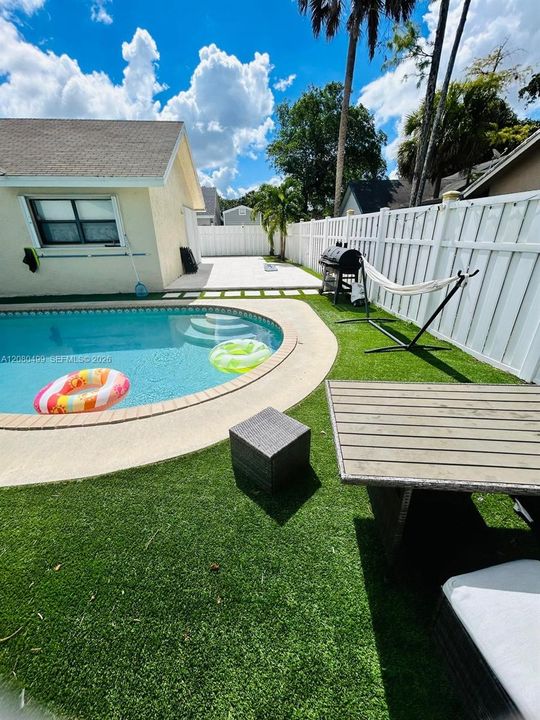 En Venta: $519,000 (3 camas, 2 baños, 1037 Pies cuadrados)
