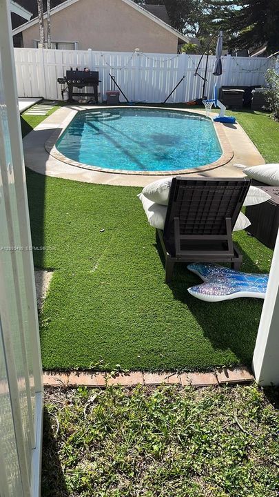 En Venta: $519,000 (3 camas, 2 baños, 1037 Pies cuadrados)