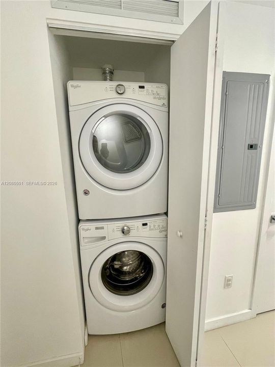 For Rent: $3,500 (1 beds, 1 baths, 745 Square Feet)
