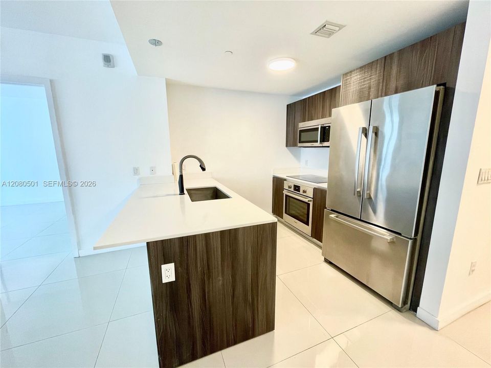 For Rent: $3,500 (1 beds, 1 baths, 745 Square Feet)