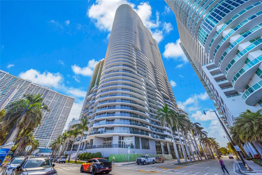 For Rent: $3,500 (1 beds, 1 baths, 745 Square Feet)