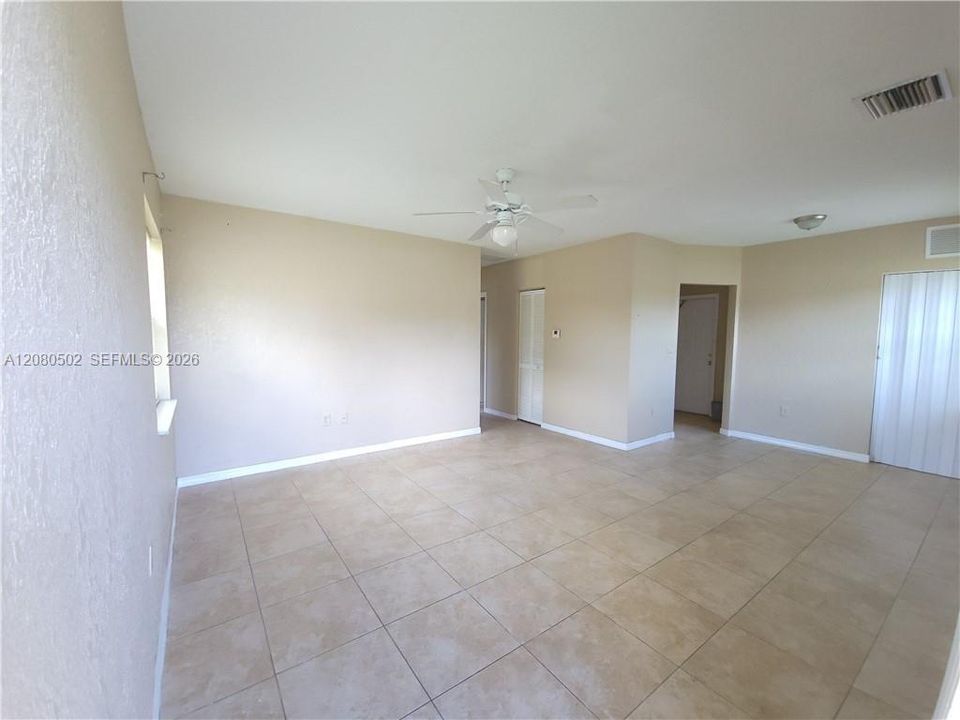 For Sale: $429,000 (3 beds, 1 baths, 925 Square Feet)