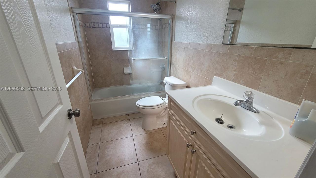 For Sale: $429,000 (3 beds, 1 baths, 925 Square Feet)