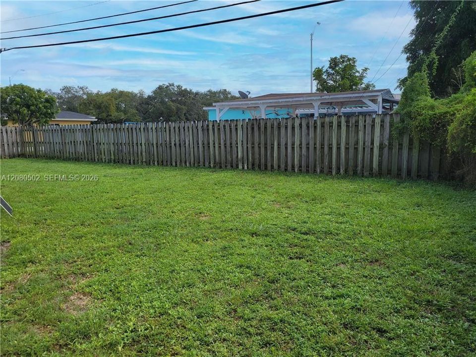 For Sale: $429,000 (3 beds, 1 baths, 925 Square Feet)