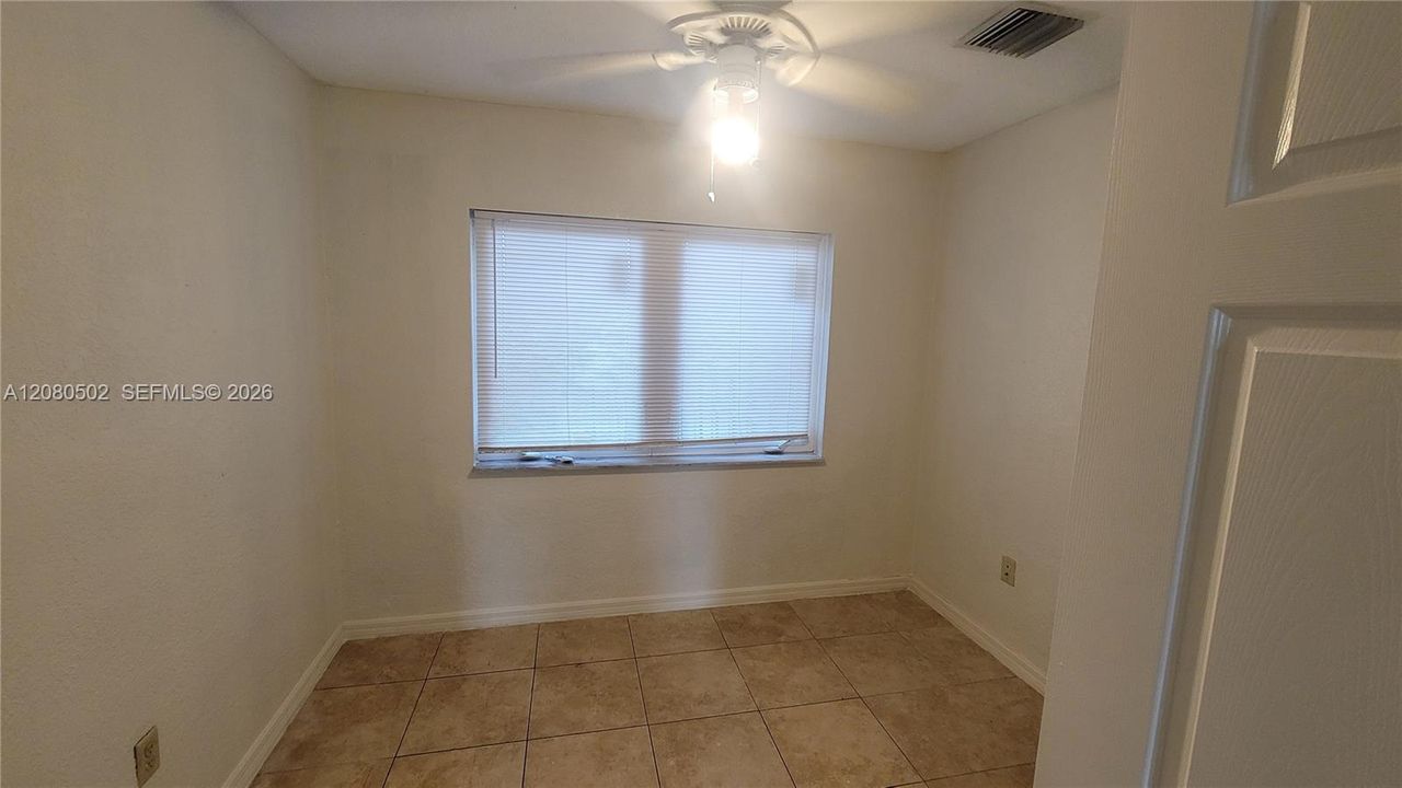 For Sale: $429,000 (3 beds, 1 baths, 925 Square Feet)