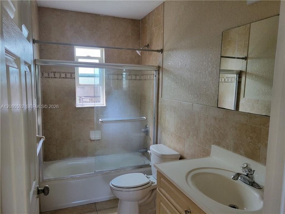 For Sale: $429,000 (3 beds, 1 baths, 925 Square Feet)