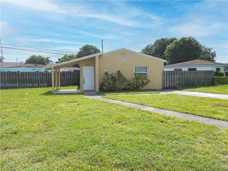 For Sale: $429,000 (3 beds, 1 baths, 925 Square Feet)