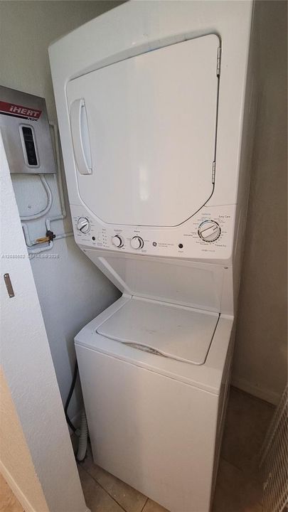 For Sale: $429,000 (3 beds, 1 baths, 925 Square Feet)