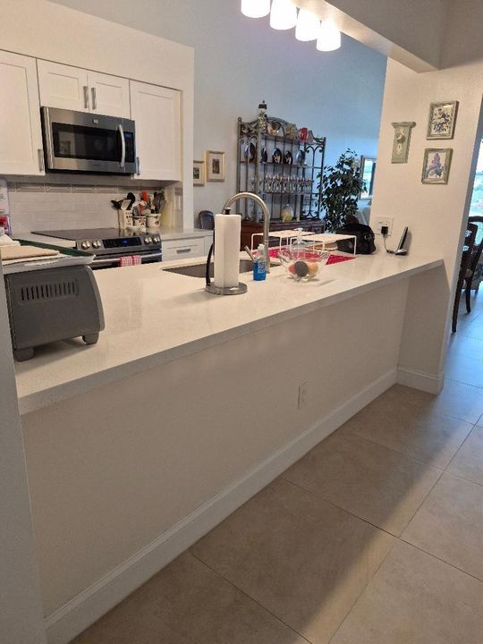 KITCHEN COUNTER