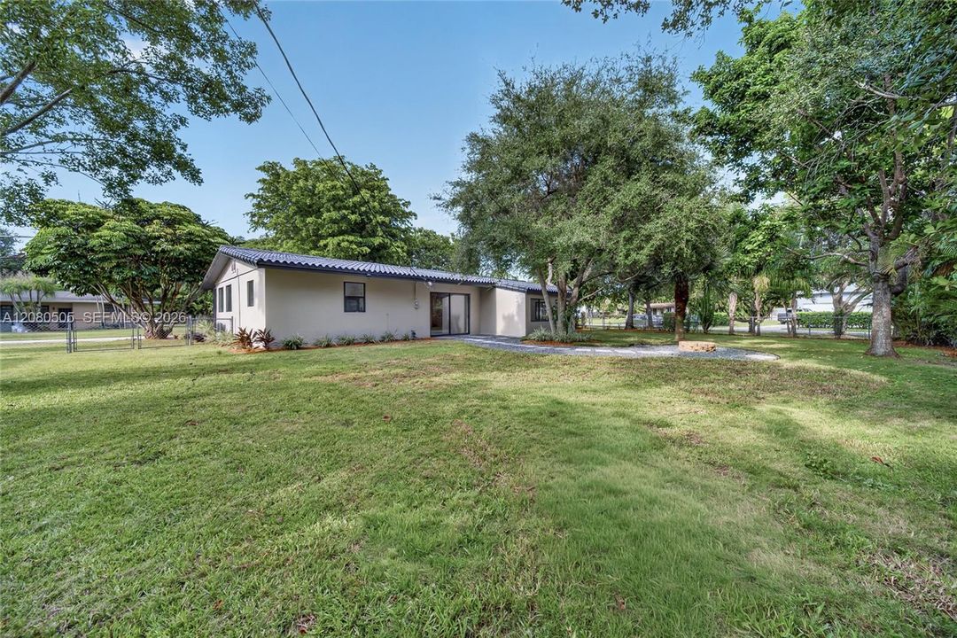 For Sale: $1,475,000 (3 beds, 2 baths, 1828 Square Feet)