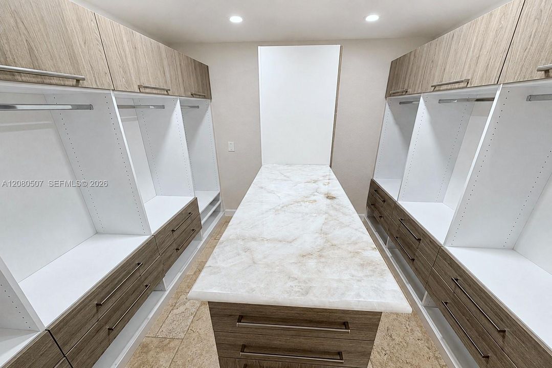 На продажу: $750,000 (3 спален, 2 ванн, 1702 Квадратных фут)
