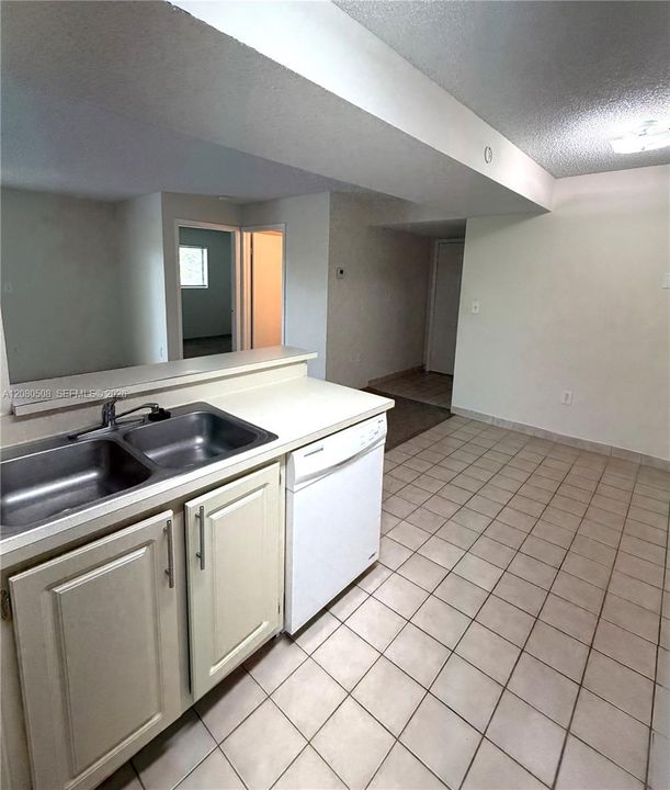 В аренду: $2,000 (2 спален, 2 ванн, 1016 Квадратных фут)