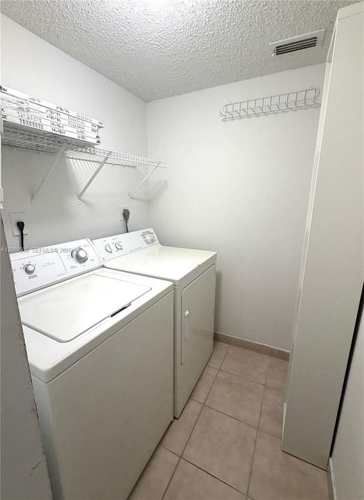 В аренду: $2,000 (2 спален, 2 ванн, 1016 Квадратных фут)