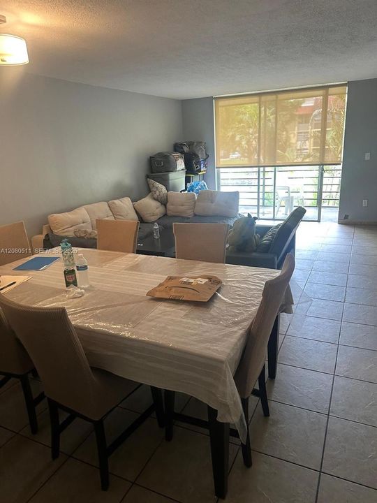 En Venta: $225,000 (2 camas, 2 baños, 1000 Pies cuadrados)