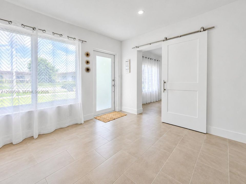 En Venta: $710,000 (3 camas, 2 baños, 1207 Pies cuadrados)