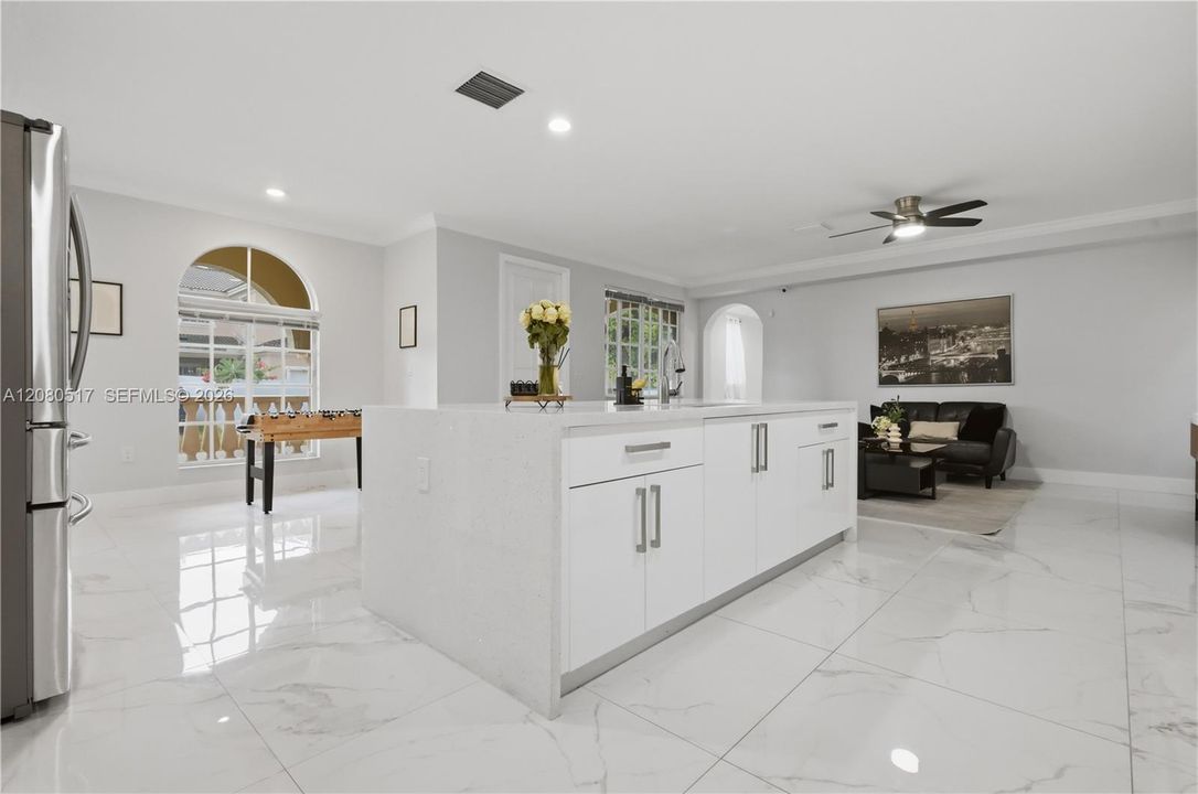 For Sale: $625,000 (4 beds, 2 baths, 2799 Square Feet)