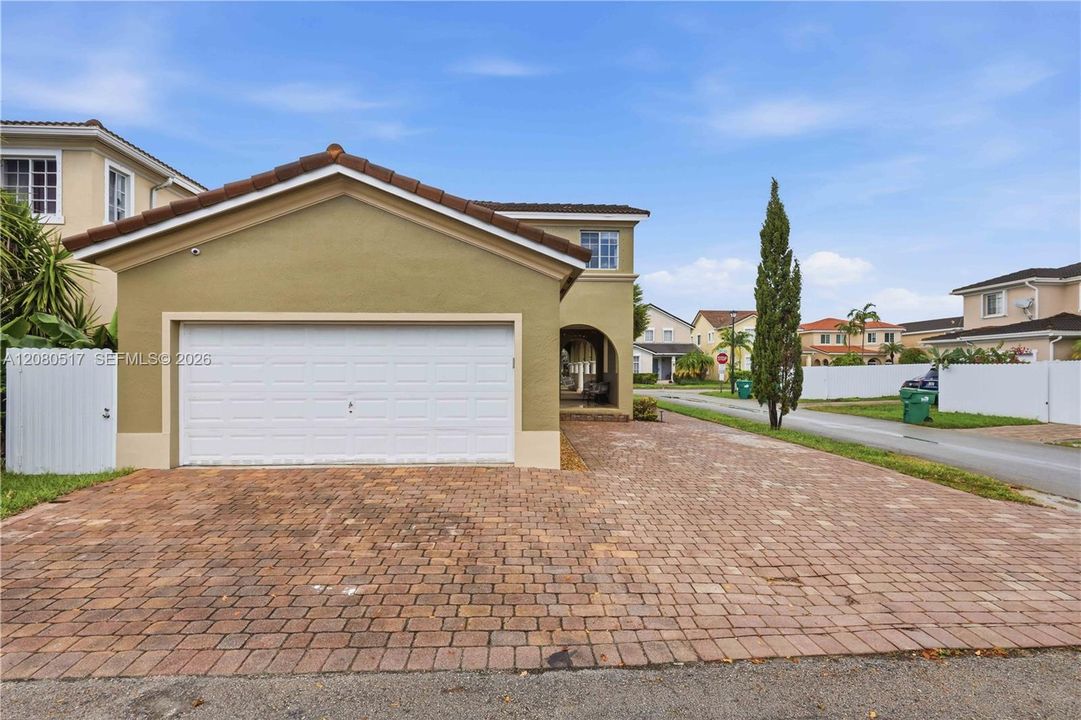 For Sale: $625,000 (4 beds, 2 baths, 2799 Square Feet)